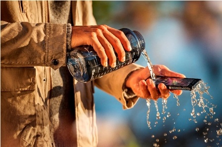 “Dìm nước” Xperia Z là một trong thử thách thú vị của chương trình