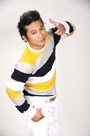 Chàng ca sĩ hải ngoại đa tài Dương Thiên Hoàng