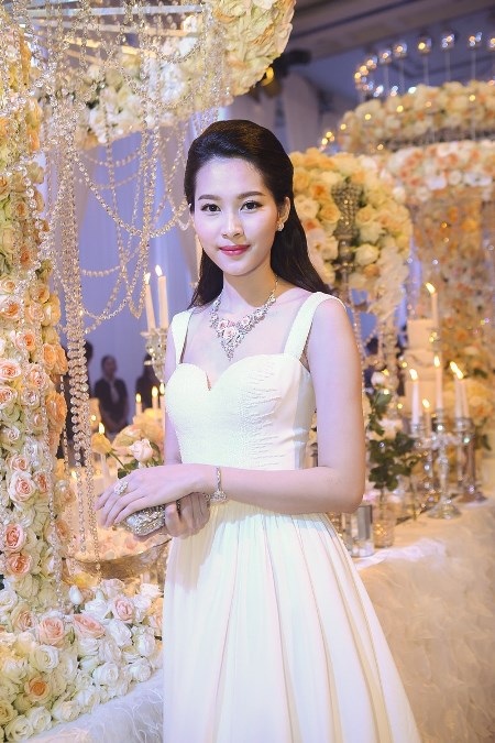 Hoa hậu Thu Thảo trở thành “cô dâu đáng mơ ước nhất” - 3 Hoa hậu Thu Thảo trở thành “cô dâu đáng mơ ước nhất”