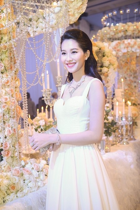 Hoa hậu Thu Thảo trở thành “cô dâu đáng mơ ước nhất” - 4 Hoa hậu Thu Thảo trở thành “cô dâu đáng mơ ước nhất”
