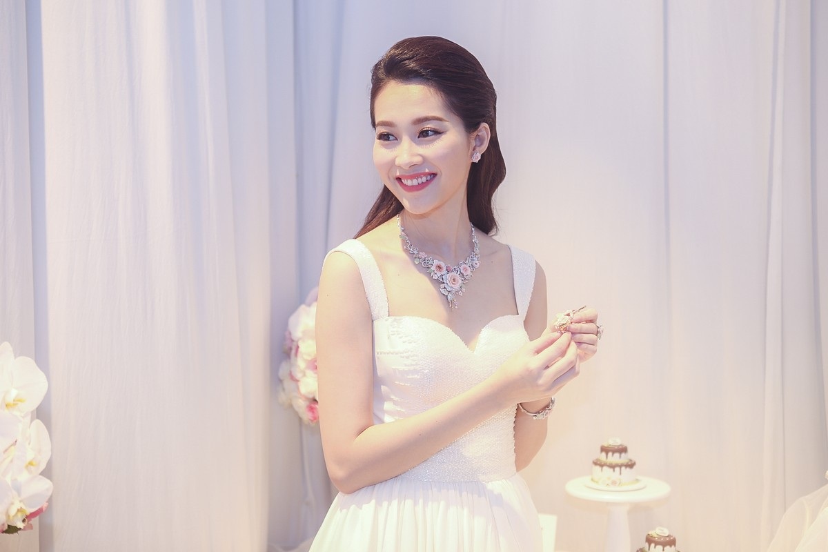 Hoa hậu Thu Thảo trở thành “cô dâu đáng mơ ước nhất” - 6 Nét mong manh, tinh khiết của Hoa hậu