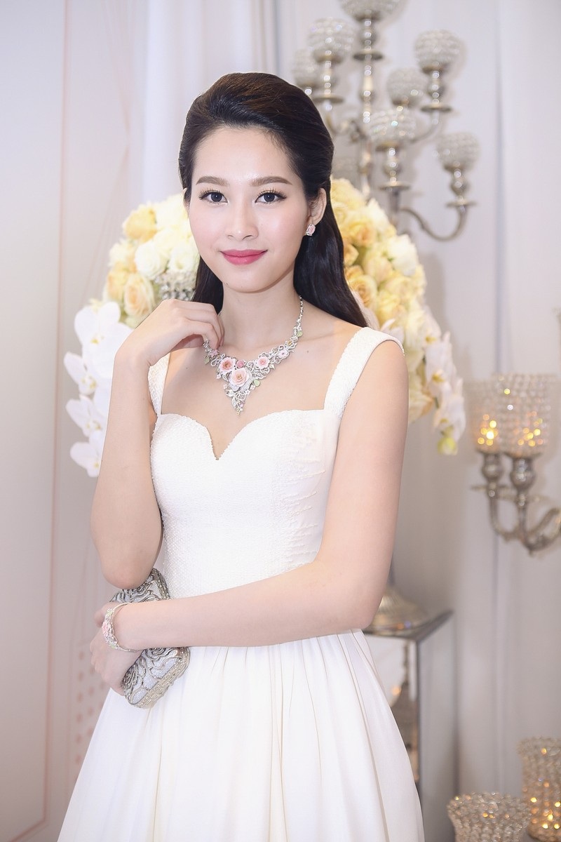 Hoa hậu Thu Thảo trở thành “cô dâu đáng mơ ước nhất” - 5 Hoa hậu Thu Thảo trở thành “cô dâu đáng mơ ước nhất”