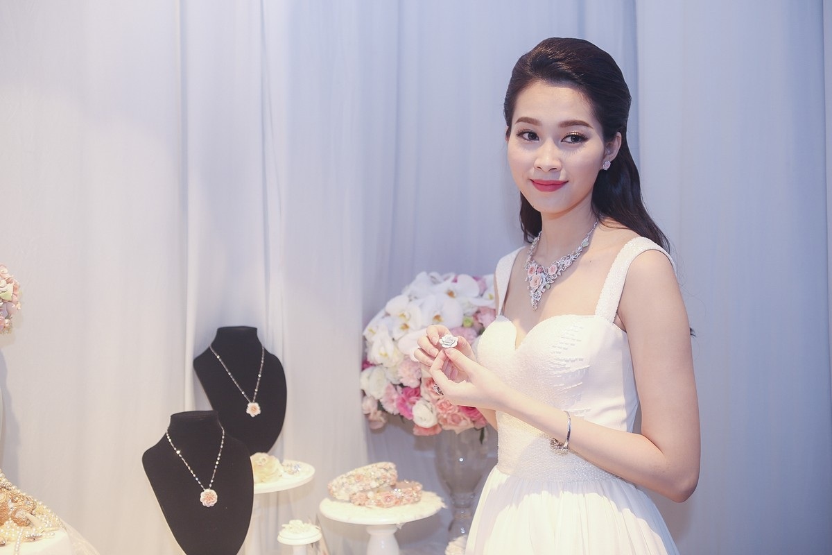 Hoa hậu Thu Thảo trở thành “cô dâu đáng mơ ước nhất” - 8 Hoa hậu như nàng công chúa nhỏ lạc vào thế giới cổ tích.