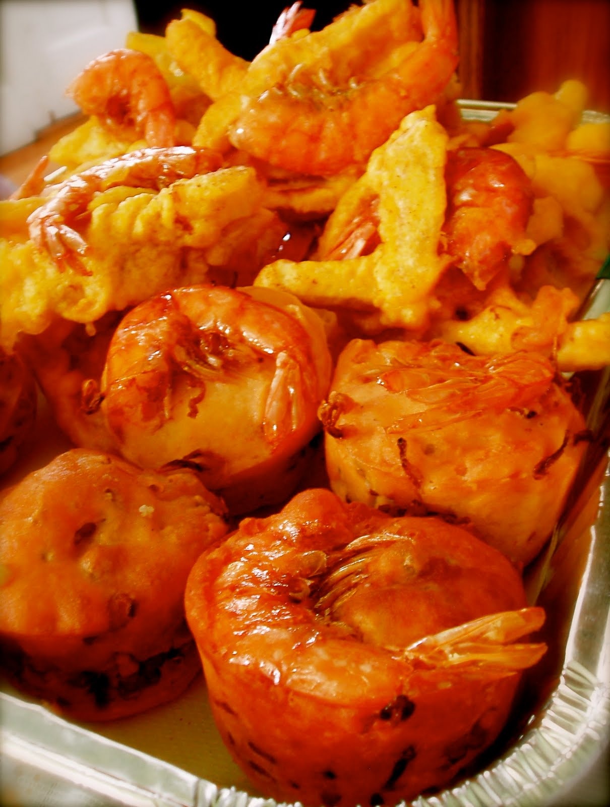Ăn miếng bánh cóng… lòng không muốn về - 3 Suốt 30 năm làm bánh, chưa một ngày bà Út Lư và các con nghỉ, trừ các ngày lễ tết