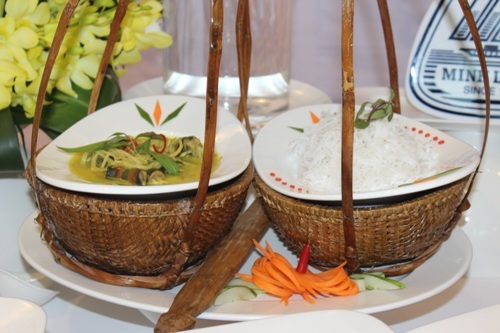 Đại tiệc những món ngon “phải nếm thử khi đến Hà Nội” - 6 Lươn bung củ chuối nước dừa ăn kèm với bún quả là bá cháy trong những ngày thu Hà Nội