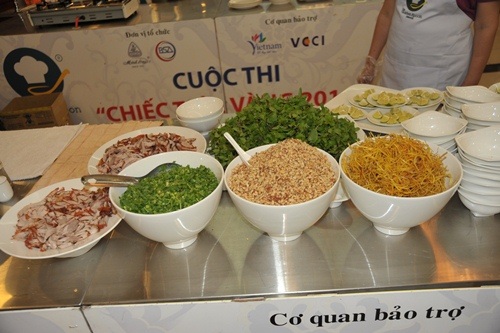 Các nguyên liệu của món Cuốn Sủi trứ danh