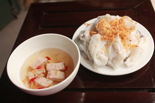 “Cụ Hoành còn bán bành cuốn không?” - 2 Bánh bà Hoành làm lạ lắm, ăn hoài quen vị rồi ăn bánh người khác làm tự nhiên thấy kém ngon hẳn