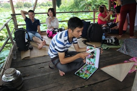 Họ có cả những cuốn catalog làm mẫu để cho khách chọn…