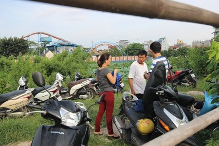 “Ăn theo” mùa sen, chủ đầm Hà Nội kiếm bạc triệu mỗi ngày