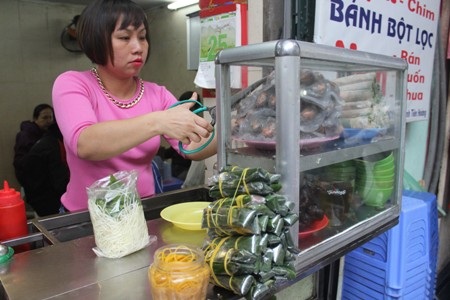 Thử làm “ma xó” quà vặt ở phố cổ Hà Nội