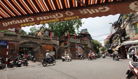 Thử làm “ma xó” quà vặt ở phố cổ Hà Nội