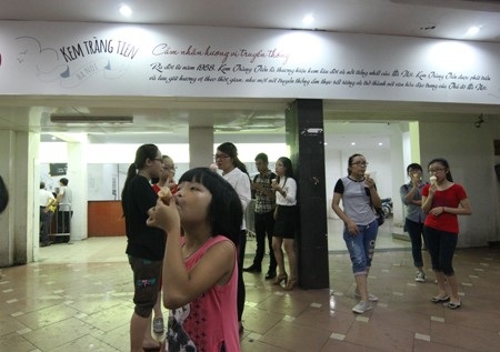 Thử làm “ma xó” quà vặt ở phố cổ Hà Nội