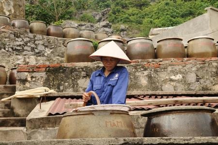 Ra Cát Hải xem dân làm mắm - 4 Ra Cát Hải xem dân làm mắm