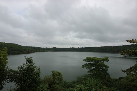 Cho đến nay, hình dáng của miệng núi lửa hung dữ  một thời vẫn còn nguyên hình dáng của nó.