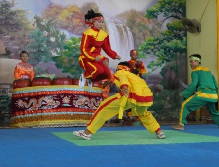 Về Bình Định xem thiếu nữ múa roi, đi quyền