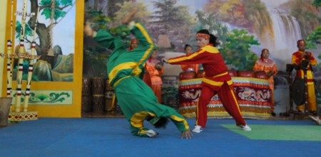 Về Bình Định xem thiếu nữ múa roi, đi quyền