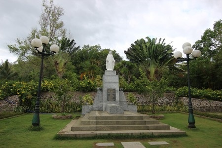 Lên dốc Mộng Cầm tới đồi mua thơ…