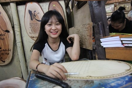 Lên dốc Mộng Cầm tới đồi mua thơ…