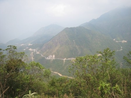 Ký sự: Độc hành trên Tây Bắc - 6 Xe đến lưng chừng đèo
rồi thì phải, tự dưng mây mù vèo một cái là tan.