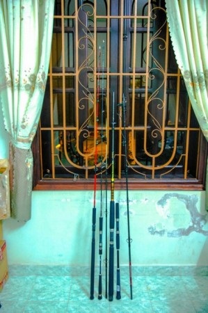 Một ngày làm "cần thủ" trên biển Côn Đảo - 3 Hành trang cho chuyến đi của chúng tôi là : 2 cần jig, 1 cần đáy, 1 cần câu thu.