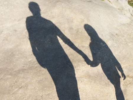 Hai người đàn bà trên đường đê - 1