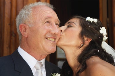 Vì sao gái trẻ thích ái ân với đàn ông lớn tuổi? - 1