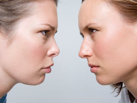 Lịch sự đi gặp “bồ” của chồng