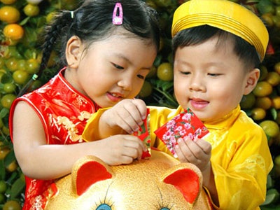 Làm gì với tiền mừng tuổi của con? - 1 Làm gì với tiền mừng tuổi của con? - 1