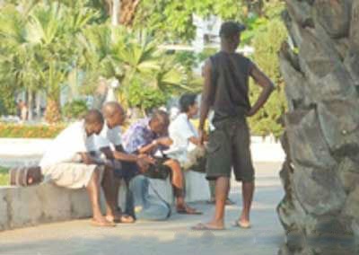 Khi quý bà Việt “nghiền”... “trai bao” Tây đen - 1 Khi quý bà Việt “nghiền”... “trai bao” Tây đen - 1