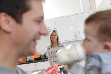 Đàn ông bỏ việc... ở nhà chăm con