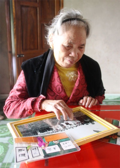 Nghe người phụ nữ 76 tuổi kể chuyện tình yêu đẹp hơn cổ tích - 1 Bà Ba lần giở lại những ký ức của đời mình