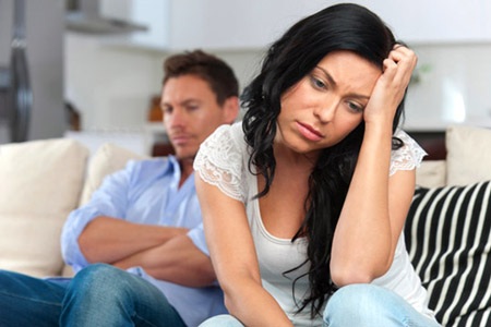 Nhận diện kẻ phá hoại hôn nhân - 1 1. Trở nên xa cách