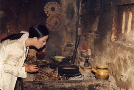 Coi bếp chọn dâu - 1 Coi bếp chọn dâu