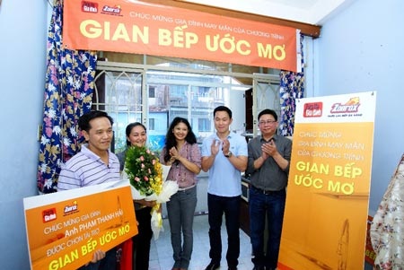 Gian bếp ước mơ trở thành hiện thực - 3 Gia đình anh Hải cùng nhà tài trợ