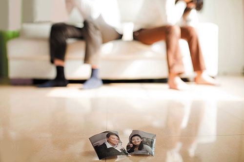 “Lì đòn” với vợ... “siêu giận” - 1 “Lì đòn” với vợ... “siêu giận”