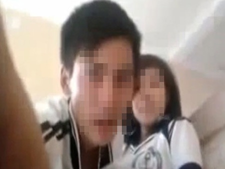 Nhóc tỳ bạo yêu và những hệ lụy buồn - 1 Khi các “cô nhóc” chủ
động đòi “yêu”