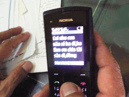 Ông B. cho xem tin nhắn của con gái “xin ba làm ơn chia tài
sản cho mẹ”