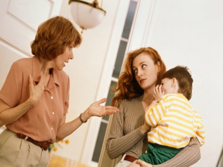 Bố mẹ chồng tôi đòi tiền trông cháu