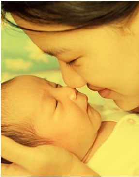 Đôi mắt cha mẹ - đôi mắt diệu kỳ - 1 Đôi mắt ấy luôn dõi theo chúng ta trên đường bước đi