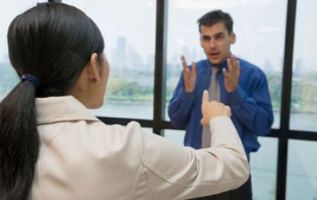 Lục đục vì…vợ cấm “yêu” trong tháng cô hồn - 1 Đi xe buýt để tránh rủi ro