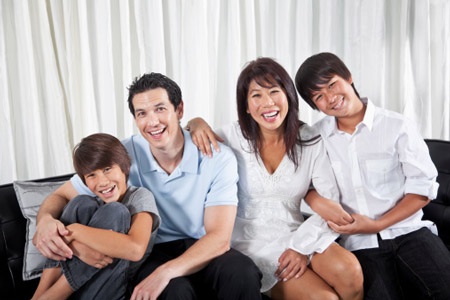 1. Con sẽ tỏ ra chẳng quan tâm gì đến gia đình, bạn bè hay việc học