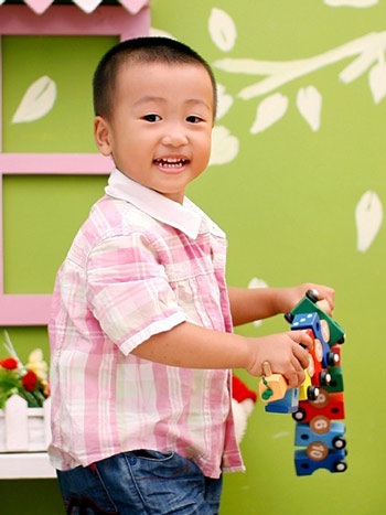 Chia sẻ bí quyết hay, nhận quà thông minh - 2 Bé Nguyễn Đức Minh được mẹ cho bú sữa mẹ hoàn toàn trong 6 tháng đầu.