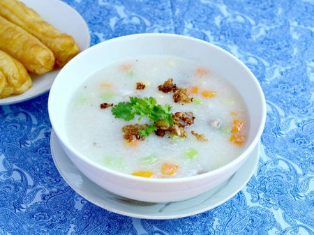 Tô cháo sườn nghi ngút khói này do chính tay tôi nấu đấy, bạn tin không?