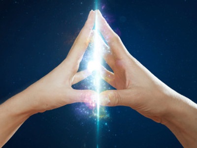 Ai cũng nói hai người như là duyên trời định, hòa hợp nhau từ hình thức, tính tình đến chí