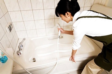 Vợ chồng “gây chiến” vì vắng osin