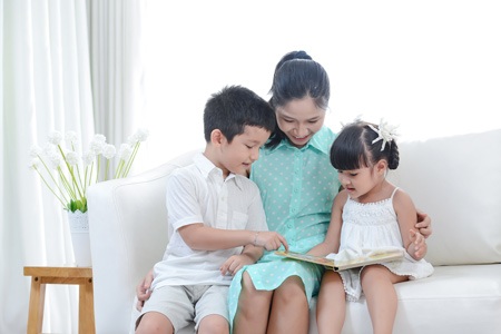 Cùng con đọc truyện cổ tích là hoạt động chị Diệp ưu tiên nhất
trong ngày