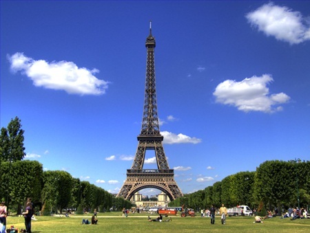 Khám phá tháp Eiffel kiểu mới không dành cho người yếu tim - 1 Tháp Eiffel – biểu tượng của nước Pháp