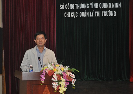 Tăng cường kiểm tra, kiểm soát tình trạng buôn lậu, hàng giả dịp cuối năm - 3 Đồng chí Lê Quang Tùng, Phó Chủ tịch UBND tỉnh phát biểu tại buổi làm việc.