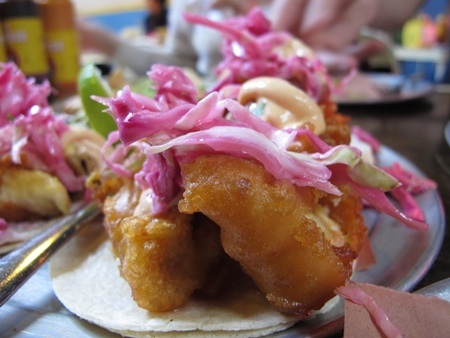 Phở Việt Nam tiếp tục được truyền thông nước ngoài tôn vinh - 4 Bánh Taco cá kiểu Estilo Baja với lớp vỏ giòn rụm bên ngoài của vùng Los Cabos, Mexico