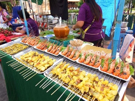 Bún chả - một trong những món ngon đường phố hấp dẫn nhất thế giới - 6 Các món ăn vặt trong chợ đêm Chiang Rai ở Thái Lan